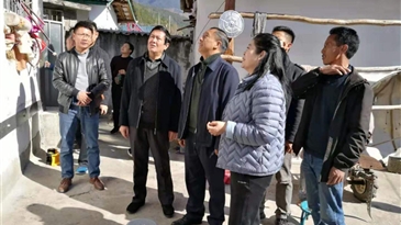 點(diǎn)題支招 聯(lián)合督戰(zhàn)——楊卉副州長(zhǎng)、趙杰董事長(zhǎng)、曲木伍牛書記一行到聯(lián)合村督導(dǎo)調(diào)研脫貧攻堅(jiān)工作