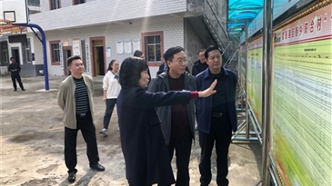 對標補短 背水一戰(zhàn) 全力迎檢——州政協(xié)副主席宋光明，州國資委主任陳軍，州工投集團趙杰董事長、楊云總經(jīng)理赴喜德檢查指導脫貧攻堅迎檢準備工作