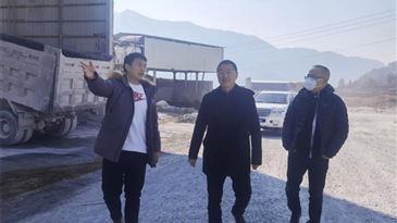 集團公司黨委書記、董事長袁欣帶隊到 涼山恒成遠大實業(yè)公司檢查并對駐礦工作人員進行關懷鼓勵