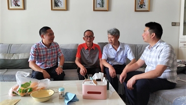 涼山州益門煤業(yè)有限責(zé)任公司開展”八一”慰問活動