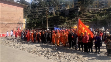 踐行“人人講安全 個(gè)個(gè)會(huì)應(yīng)急”——涼山工投集團(tuán)開展防震減災(zāi)應(yīng)急演練