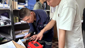 涼山州益門煤業(yè)公司扎實(shí)開展頂板壓力在線監(jiān)測(cè)系統(tǒng)培訓(xùn)推動(dòng)安全生產(chǎn)邁上新臺(tái)階